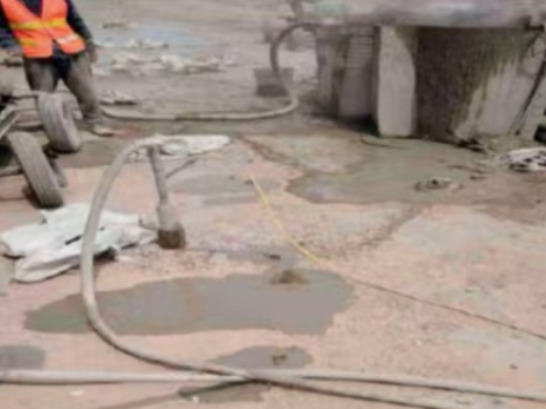 兰坪水泥混凝土路面板底注浆技术 路面脱空注浆整治方案