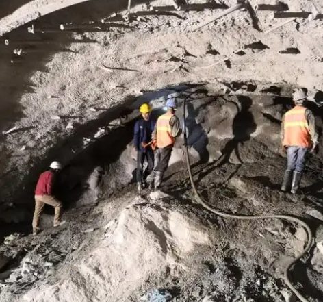 兰坪隧道拱顶带模注浆料,微膨胀注浆料的特点及施工工艺